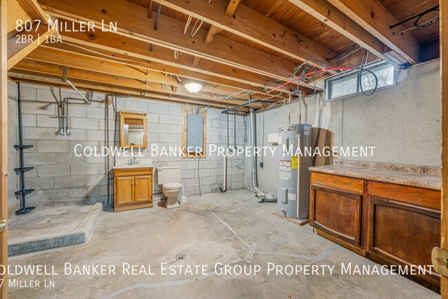 Building Photo - 807 Miller Ln