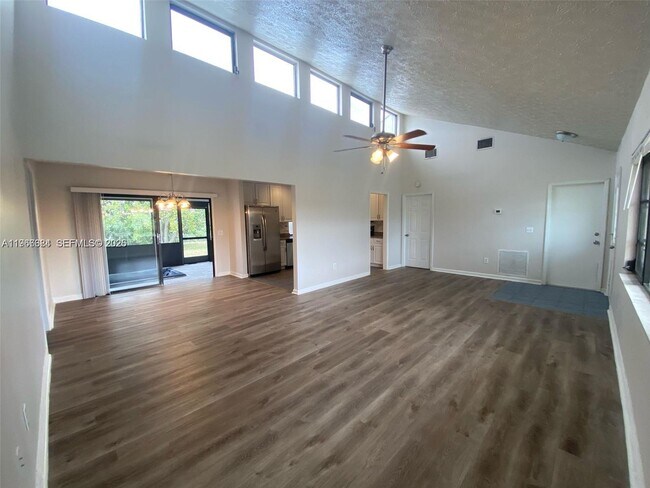 Building Photo - 371 SE Fairchild Ave