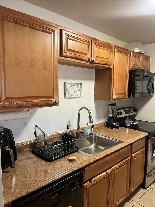 Building Photo - 200 Lakeview Dr