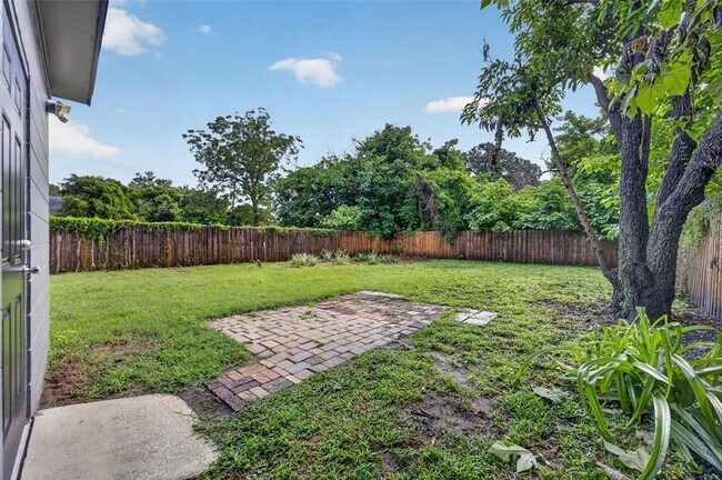 Building Photo - 1317 Cloverlawn Ave