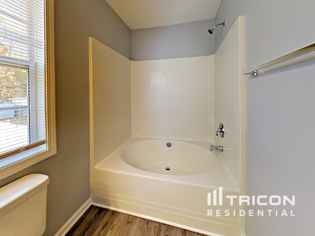 Building Photo - 3014 Great Falls Dr