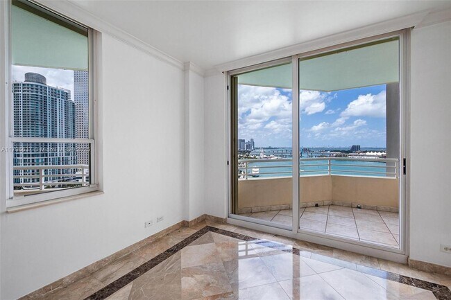 Building Photo - 888 Brickell Key Dr