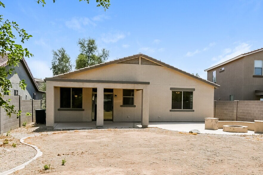 Building Photo - 1062 E Nickleback St