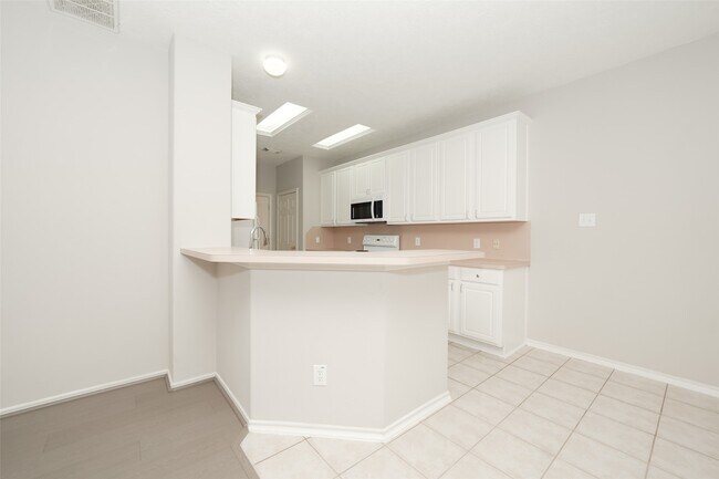 Building Photo - 14310 Mirkwood Ln