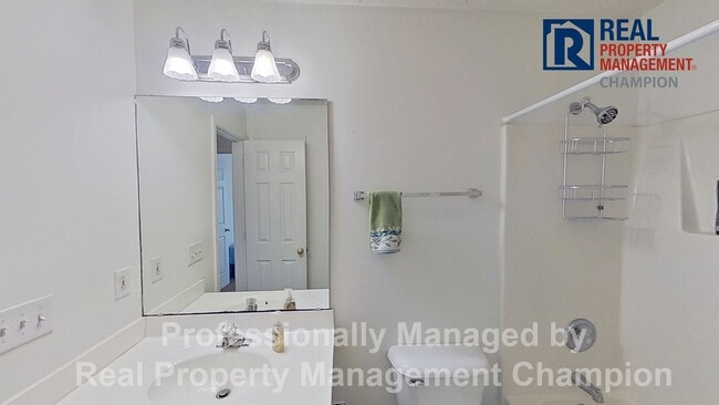 Building Photo - Upper Level Condo in Holton Place w/Community Pool