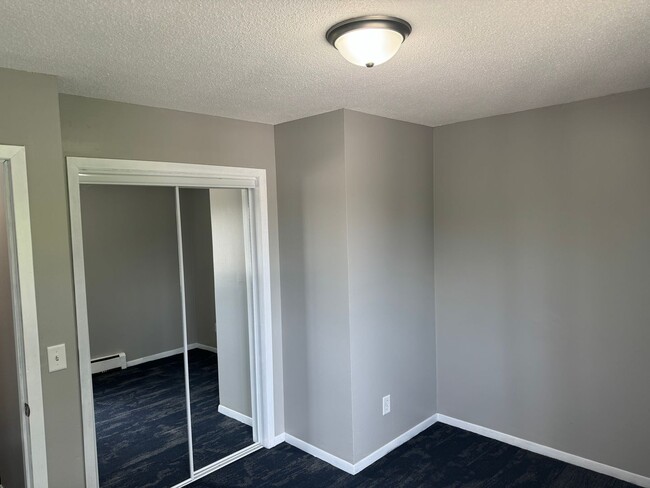 Building Photo - 1315 N Dowling Ave