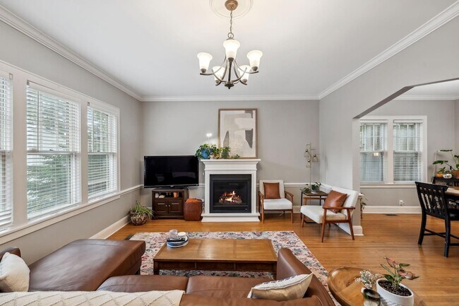 Building Photo - 813 Kenwood Pkwy