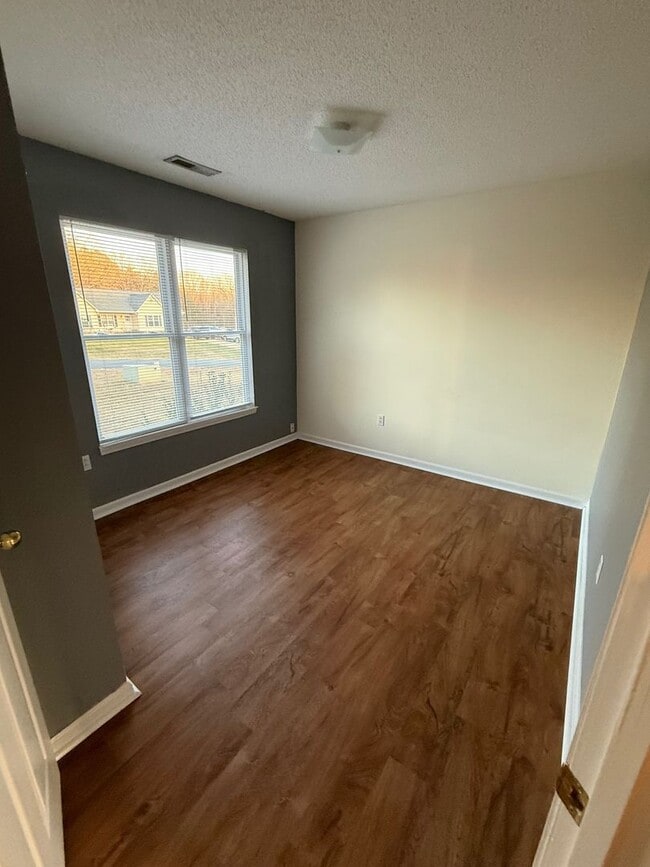 Building Photo - Home with 3 Bedrooms, 2 Baths & Single Attached Garage in Catawba NC