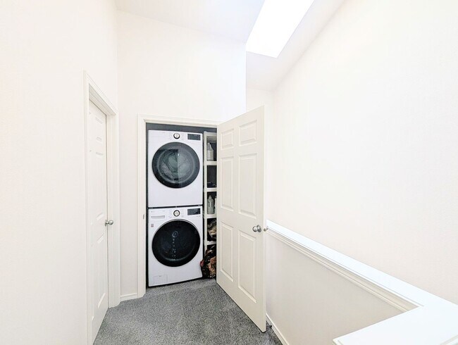 Building Photo - 3bd/2.5ba Seattle Townhome