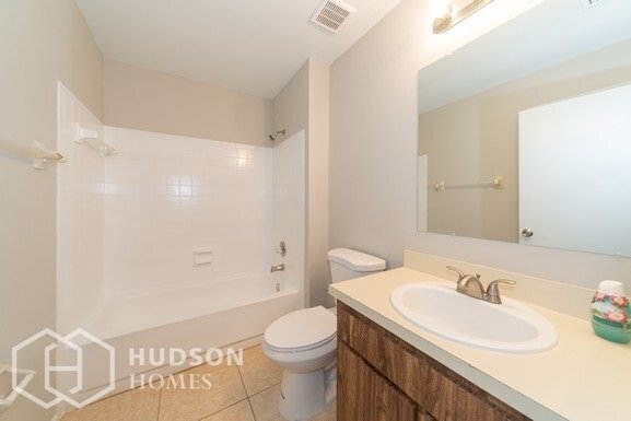Building Photo - NOW AVAILABLE! 14831 WINDING CREEK C, TAMP...