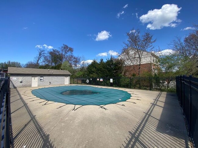 Building Photo - Now Available - 2 Bed 2 Bath House in Brit...