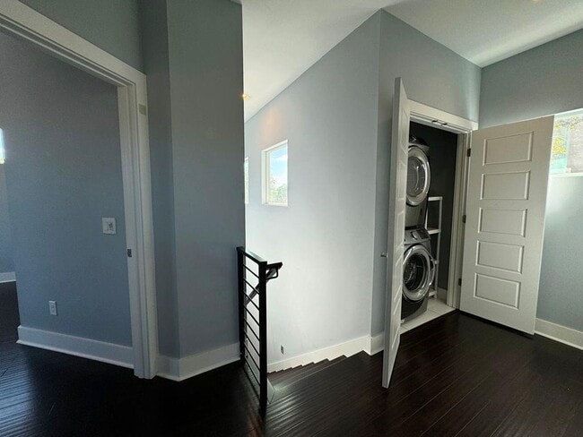 Building Photo - 6201 Felix Ave