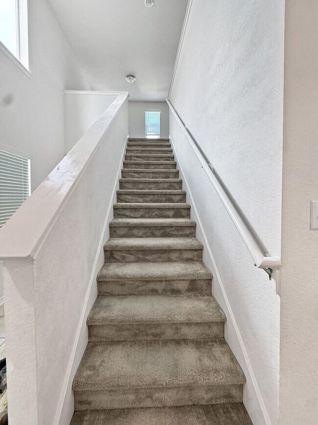 Building Photo - New Braunfels gem