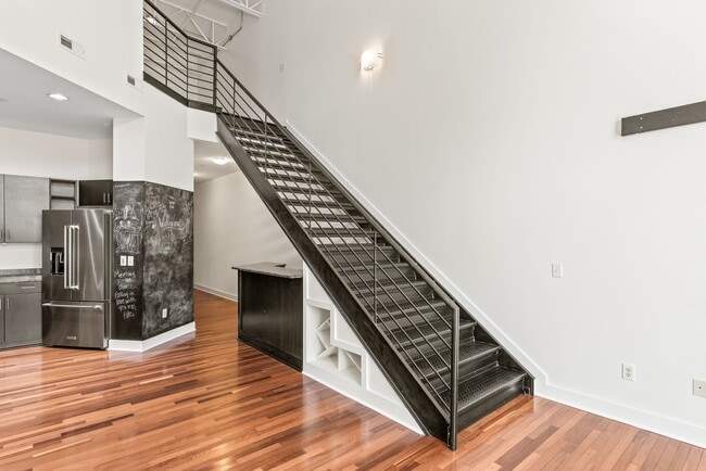 Building Photo - The Gallery Lofts, 2 Bedroom Condo minutes...