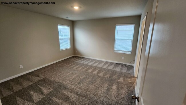 Building Photo - Spacious 4-Bed Single Family-Luxury Living...