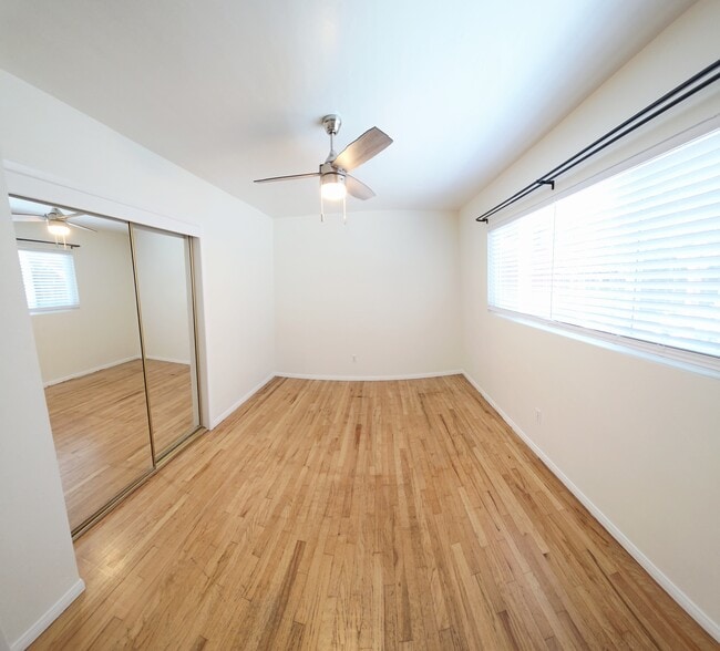 Building Photo - 2039 Thomas Ave