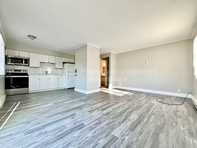 Building Photo - 1545 Carmil Dr