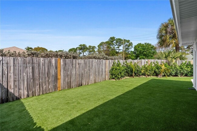 Building Photo - 5923 Loxahatchee Pines Dr