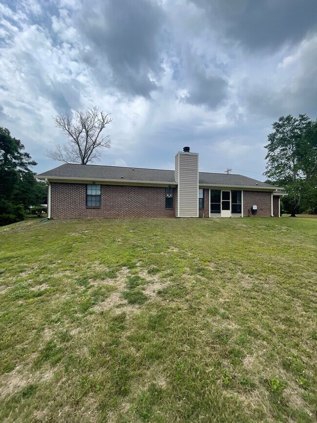 Building Photo - Ozark Alabama!