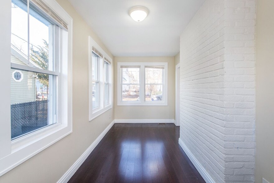 Sunroom - 145 Reade St