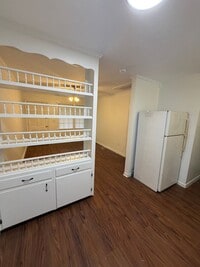 Building Photo - Cozy 1 Bedroom Available Now!