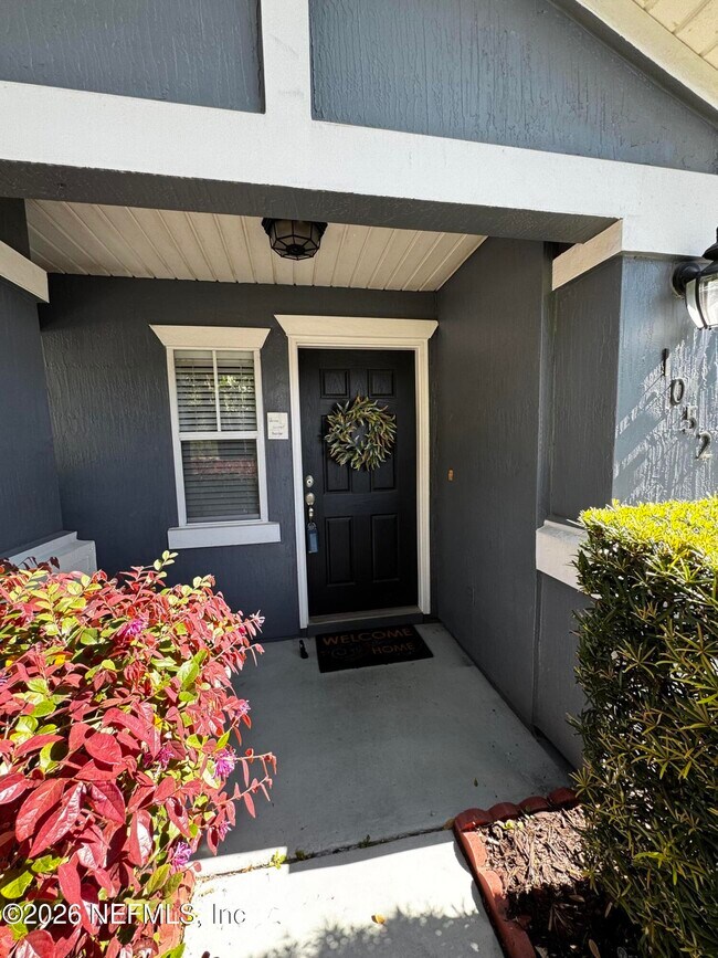 Building Photo - 1052 N Black Cherry Dr