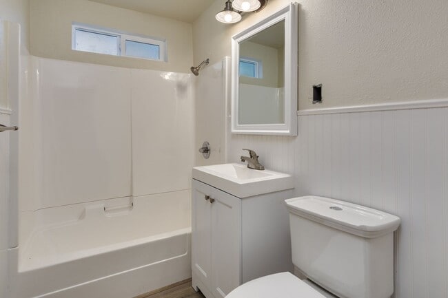 Building Photo - Chico Charmer! Close to CSUC and downtown Chico! Available August 1!