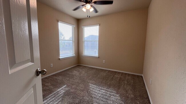 Building Photo - * Make this spacious home in Helotes off B...