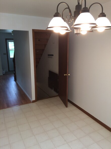 Building Photo - 110 Johnston Dr
