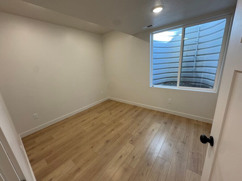 Building Photo - 3082 Lone Pine St