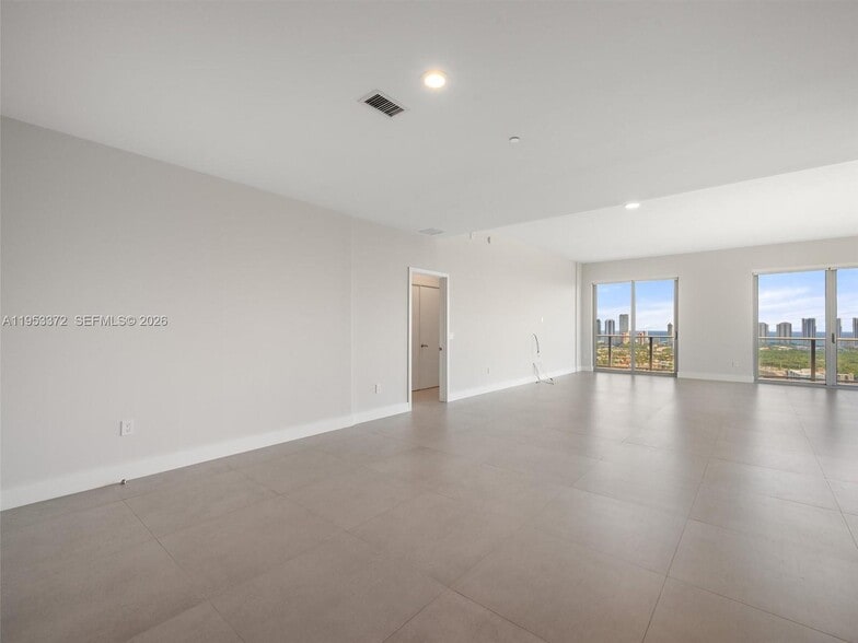 Building Photo - 16385 Biscayne Blvd