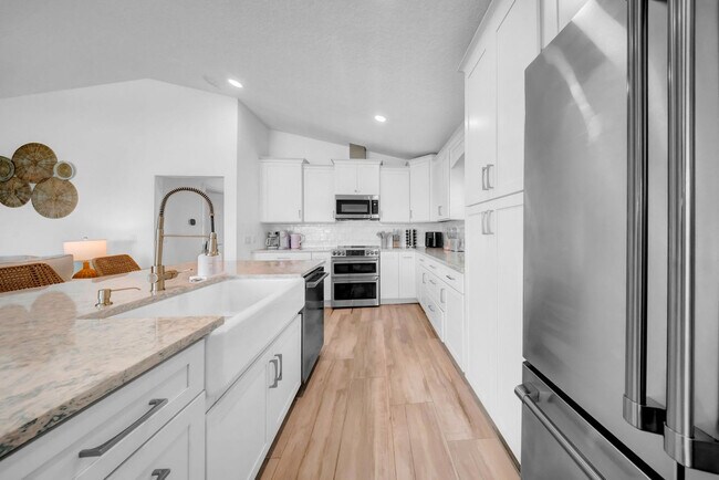 Building Photo - 555 S Gulf Dr