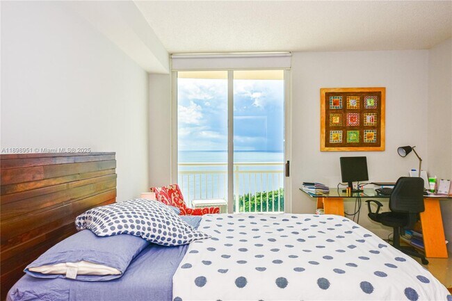 Building Photo - 2475 Brickell Ave