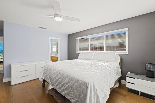 Building Photo - 6251 NE 19th Terrace