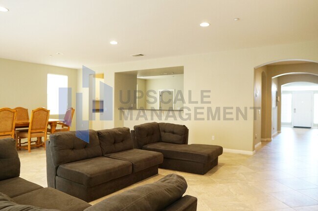 Building Photo - 2029 Savanna Way
