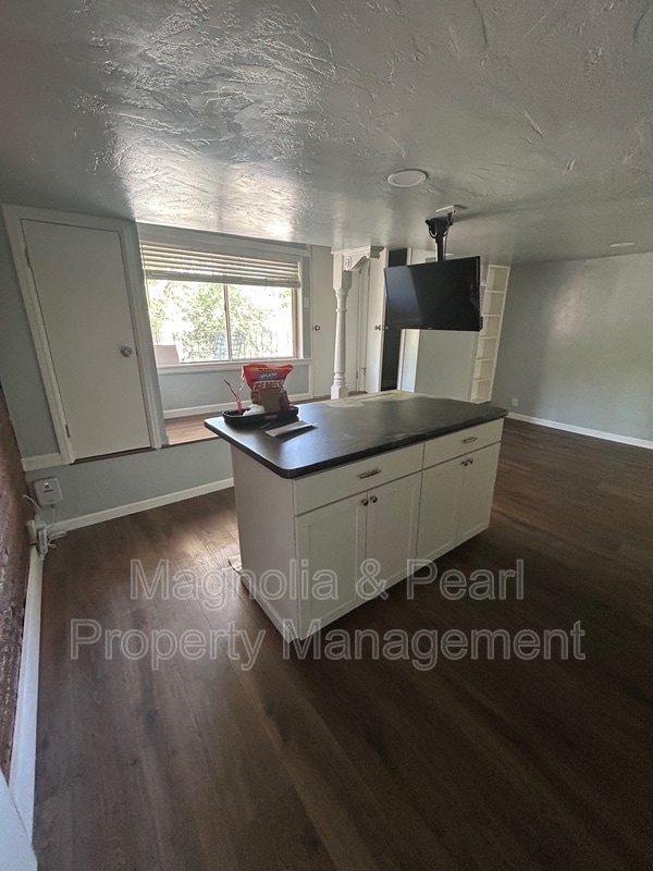 Building Photo - 1411 N 13th St
