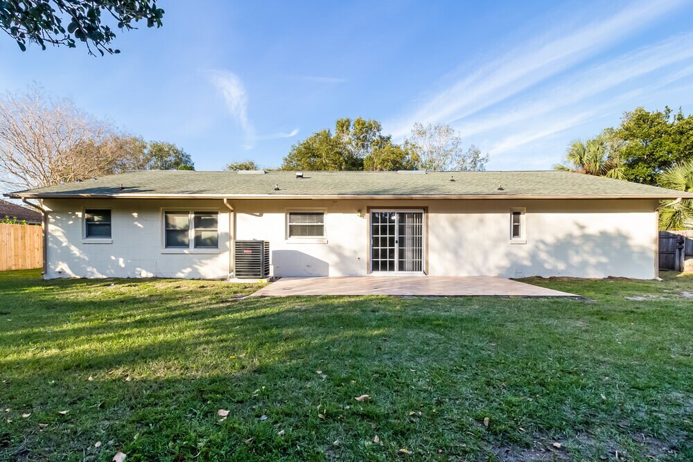 Building Photo - 960 Apple Ln