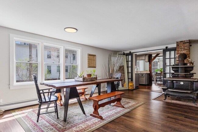 Building Photo - 33 Exeter Rd