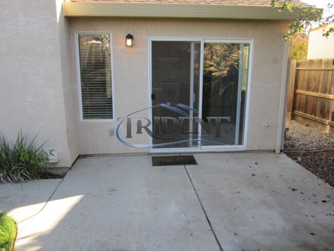 Building Photo - 4 bedroom 2 bath near schools and parks