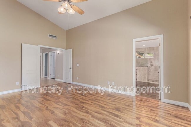 Building Photo - 1028 E Orchid Ln