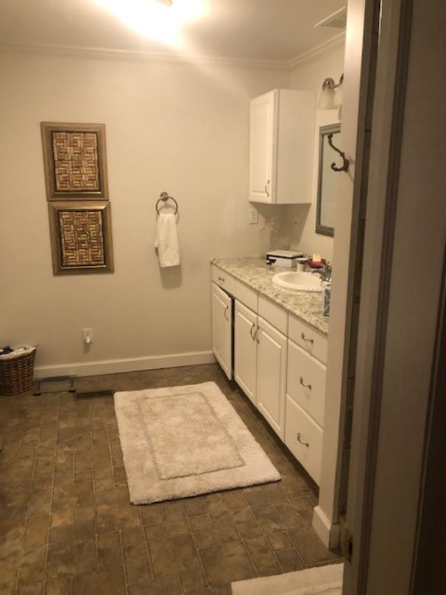 Master Bath - 549 Woodview Dr