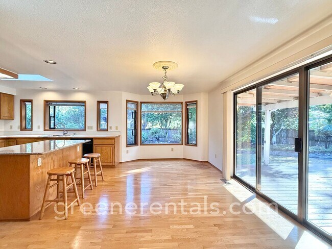 Building Photo - Cozy Meets Convenient in This Lacey Charme...