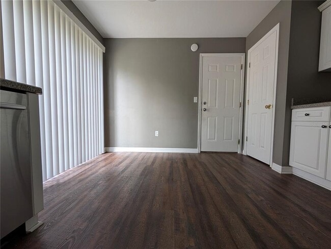 Building Photo - 138 SW Gremlin Way