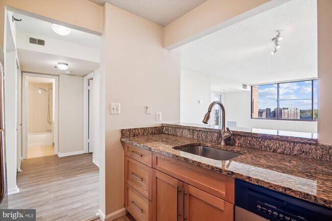 Building Photo - 10101 Grosvenor Pl