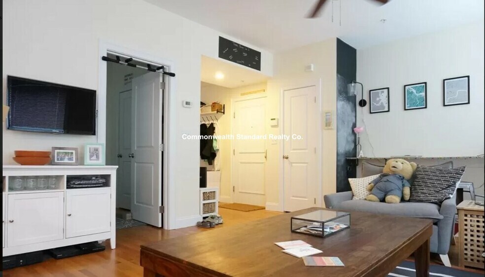 Building Photo - 7 Sutherland Rd