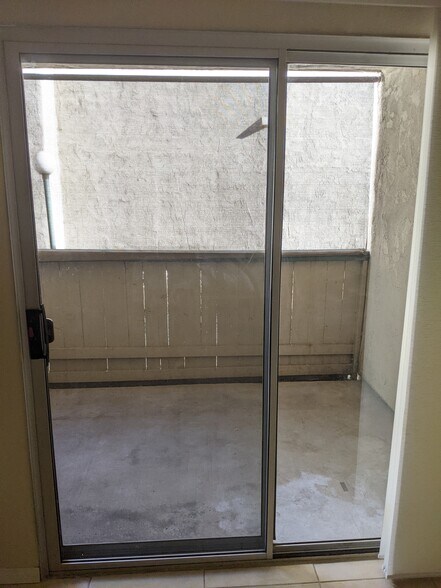 Building Photo - 12710 Lakeshore Dr