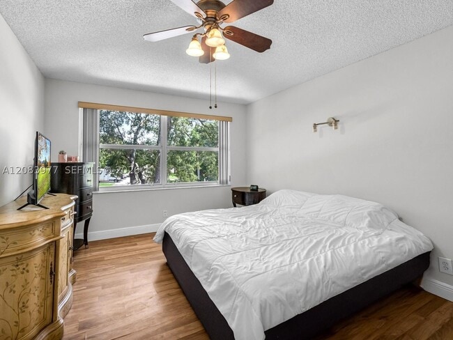 Building Photo - 15037 SW 50th Ct