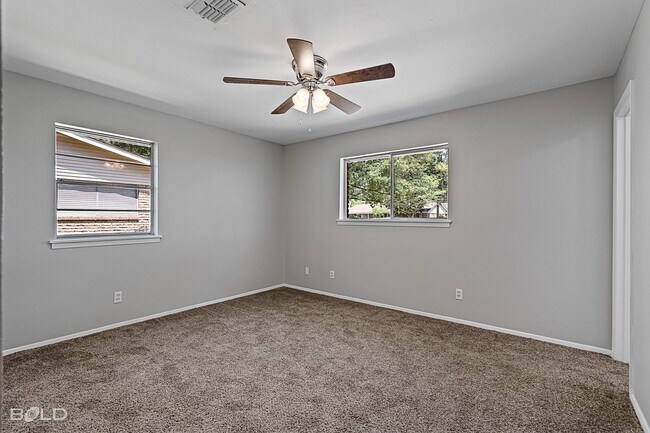 Building Photo - 321 Tallow Ln