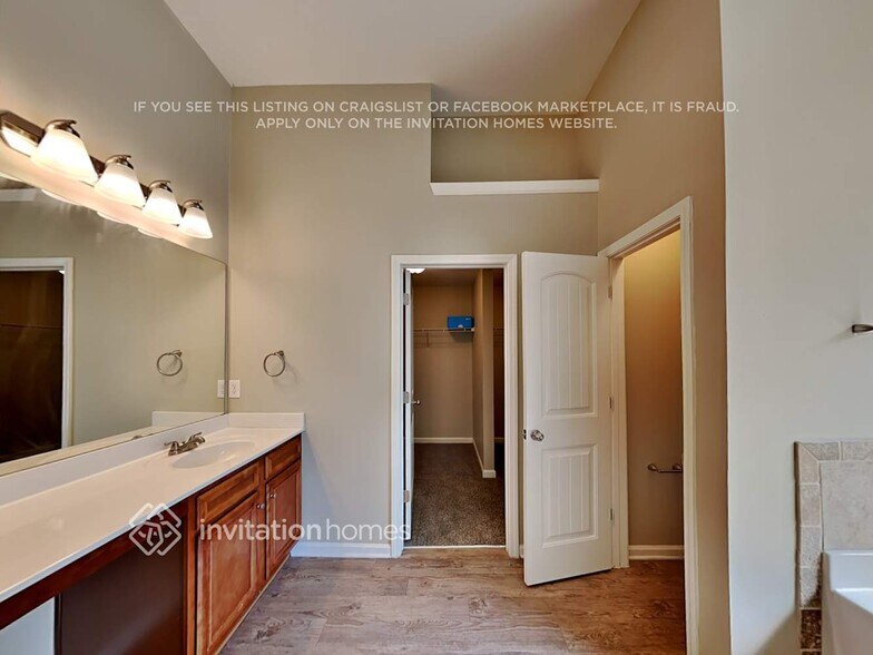 Building Photo - 440 Cleburne Pl