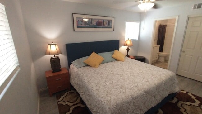 Building Photo - Dobson Bay Club